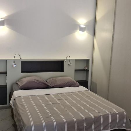 Grand Studio-Loft-Grand Parking-Climatise-Proche Centre Аячо Екстериор снимка