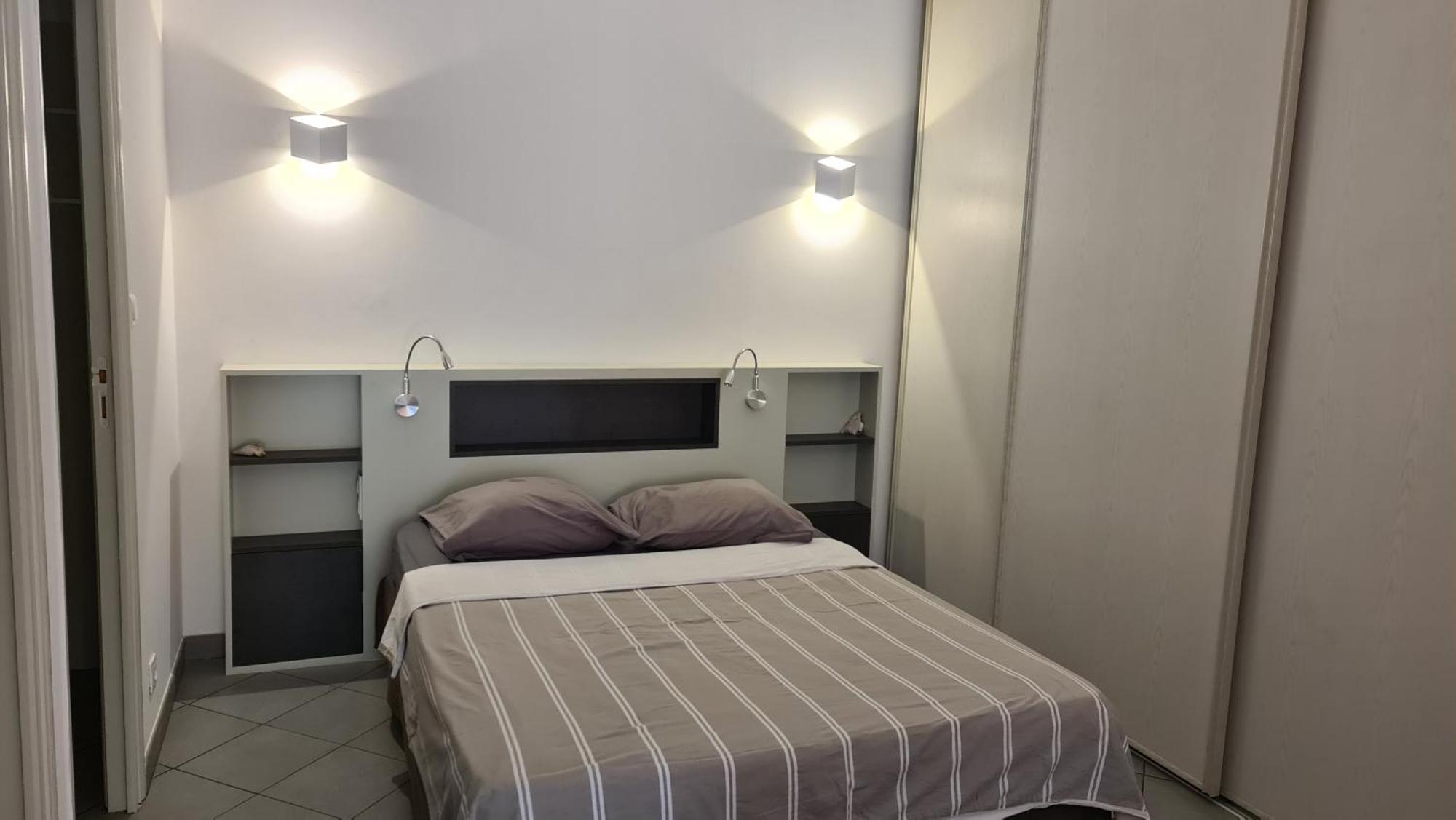 Grand Studio-Loft-Grand Parking-Climatise-Proche Centre Аячо Екстериор снимка
